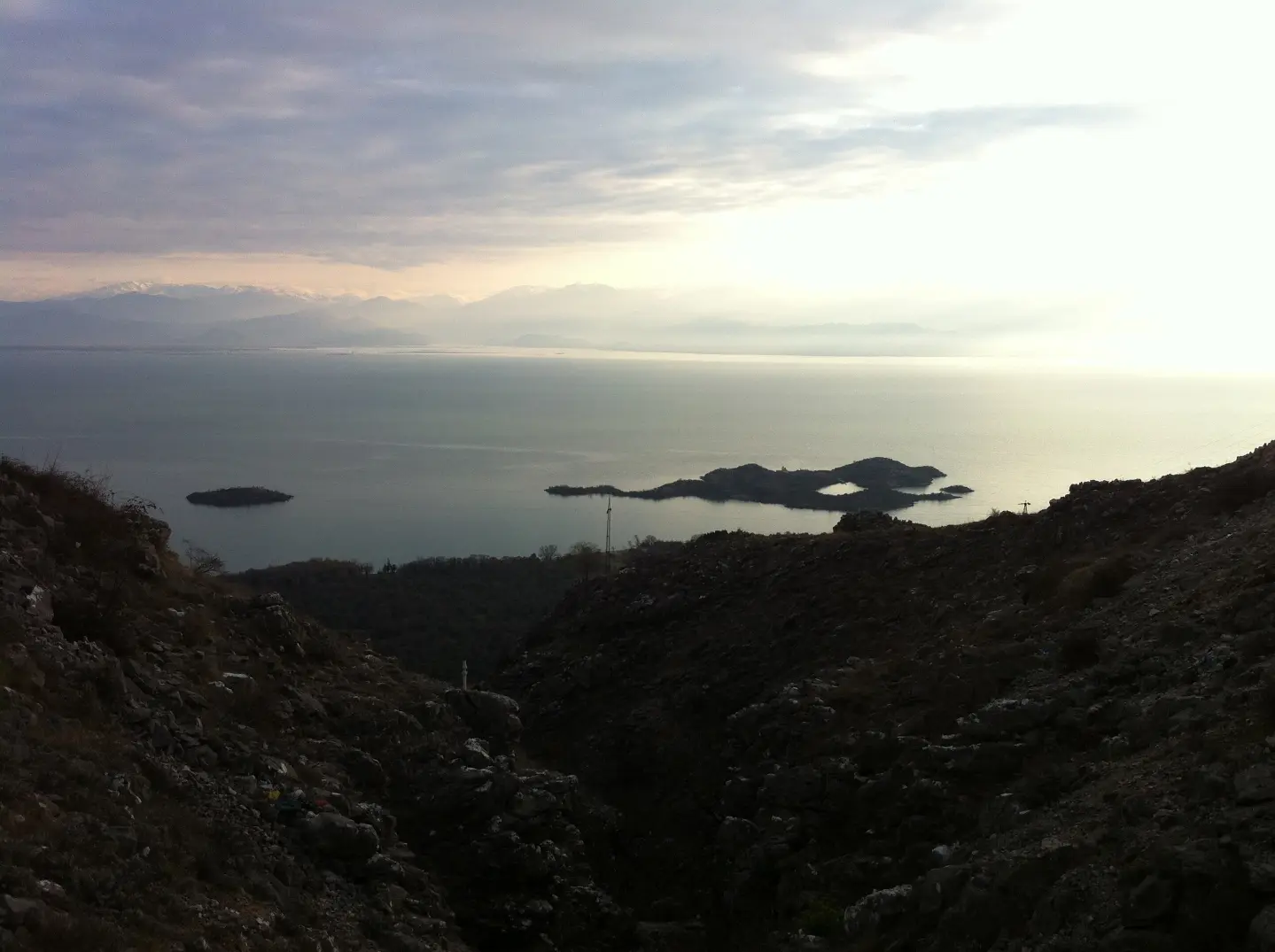 Skadarsko jezero sa ostrvima
