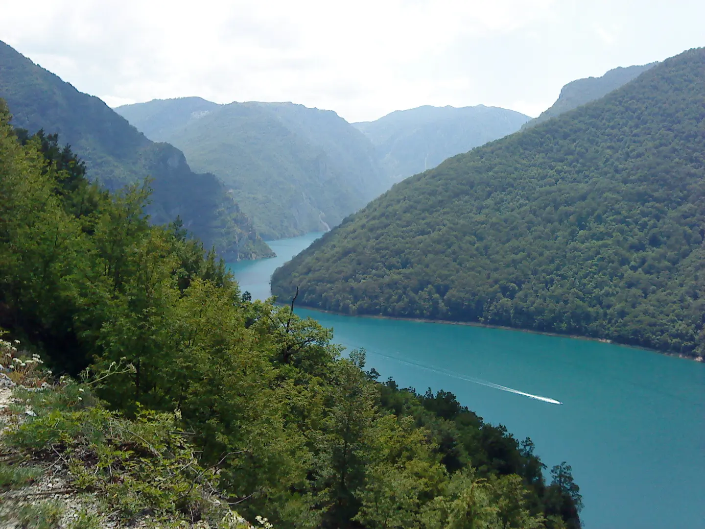 Pivsko jezero kod Plužina
