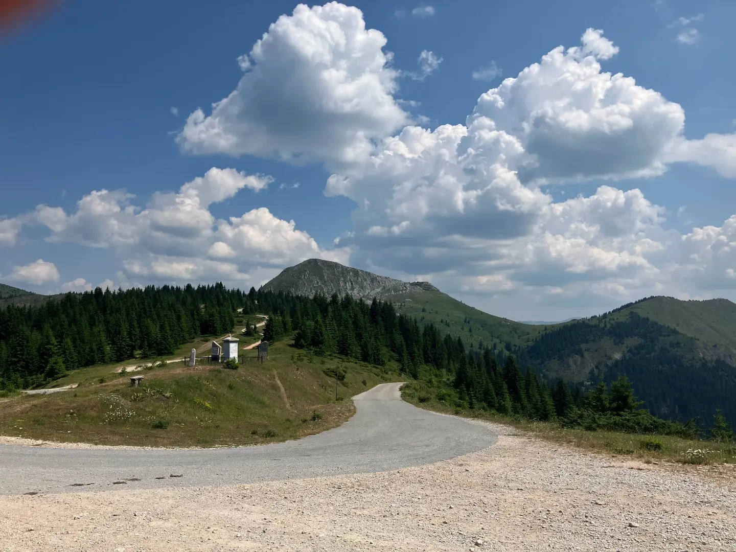 Road over the Čakor pass