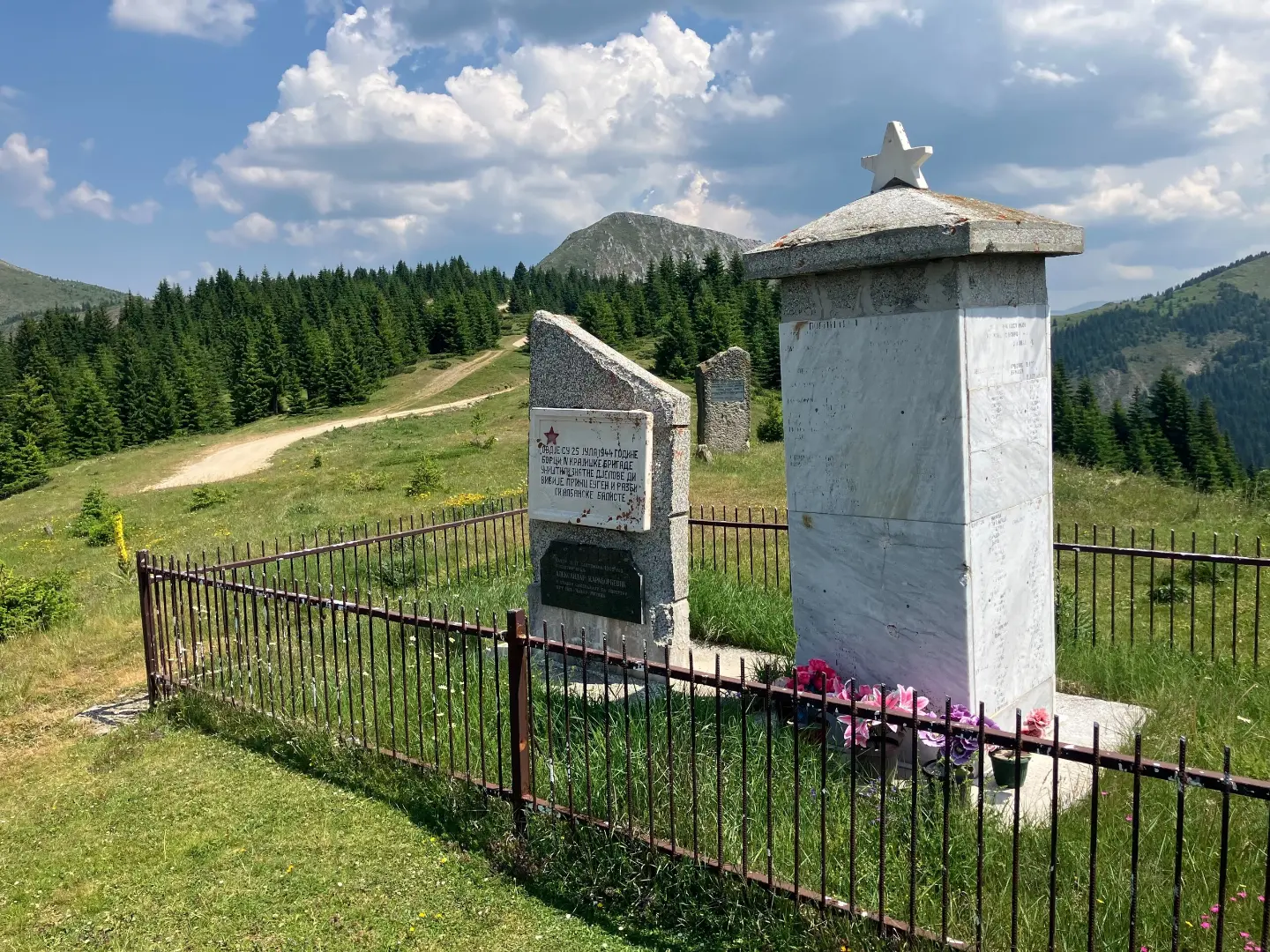 Memorial on the Čakor pass