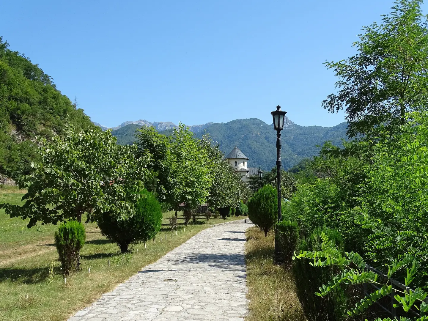 Staza ka manastiru Morača
